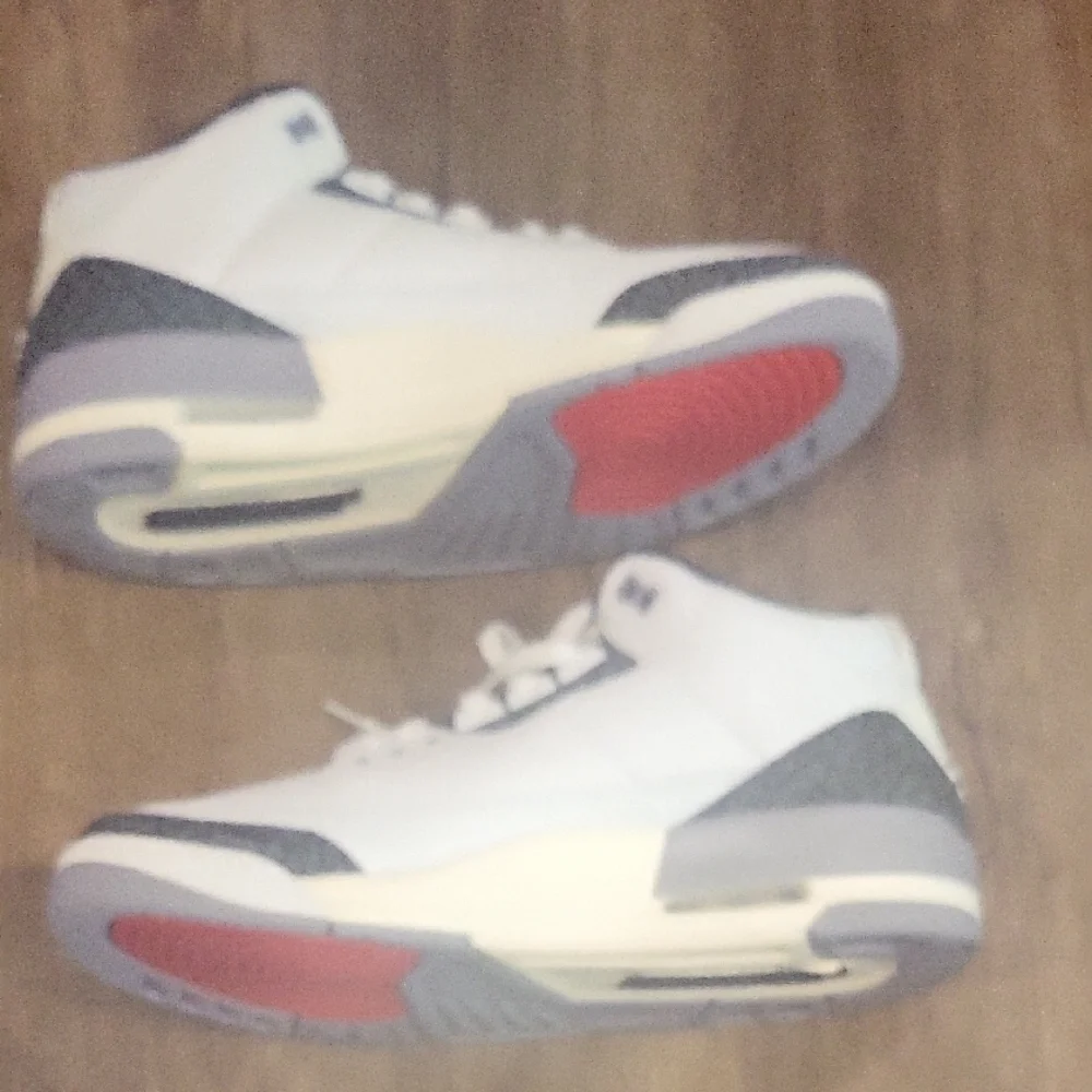 Jordan 3 Retro Cement Grey - Picture 5 of 9